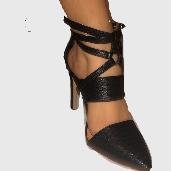 Black Pointed Toe Express Heels - Picture 5 of 5